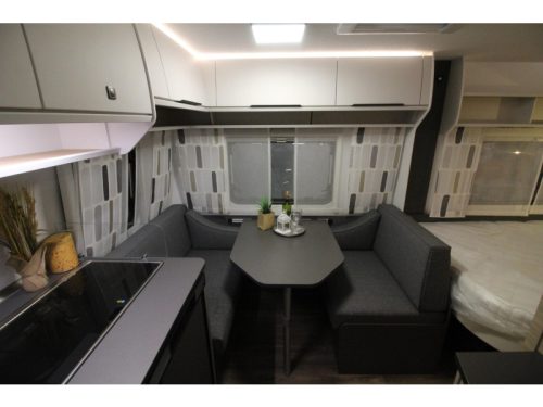 Fendt Apero Activ 390 FH Franz&ouml;sisches Bett & Heckk&uuml;che! Foto: 5