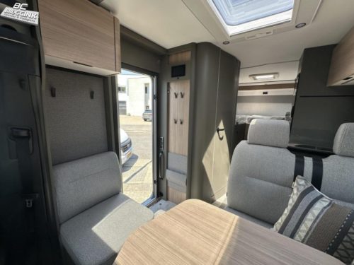 Hymer GT-S 600 XL Bed photo: 6