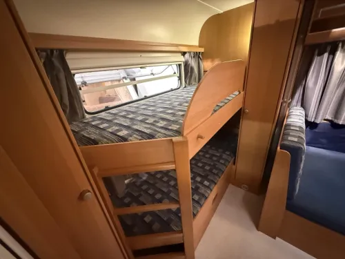 Knaus Sport 500 FDK STAPELBED VASTBED ZITJE foto: 4
