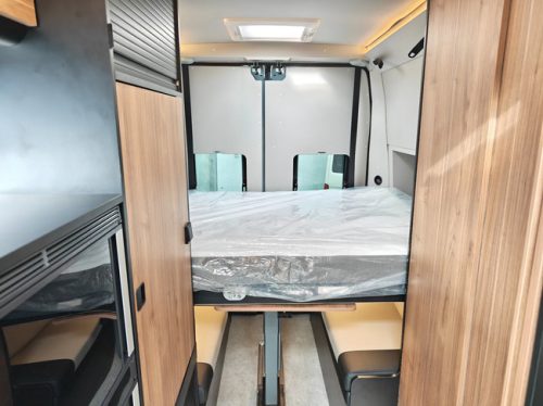 Furgok LOUNGE 600+ 180Pk Automaat - ALL SEASON - CLESANA - ELEK. BED Foto: 15