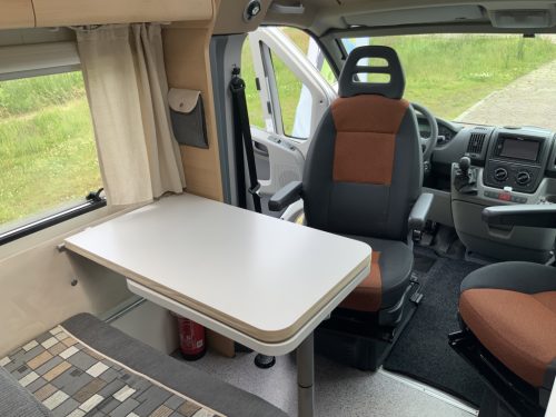 Knaus Van Ti 600 ME &ndash; Complete 3 liter 160 HP Semi-integrated, fixed bed, half-dinette, swivel seats Motorhome centre on the road photo: 17