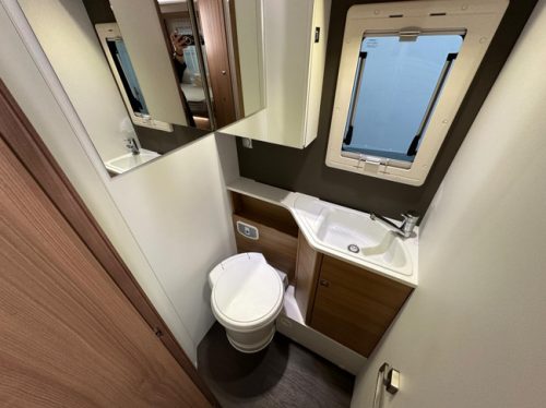 Adria Coral Axess 670 SL photo: 9