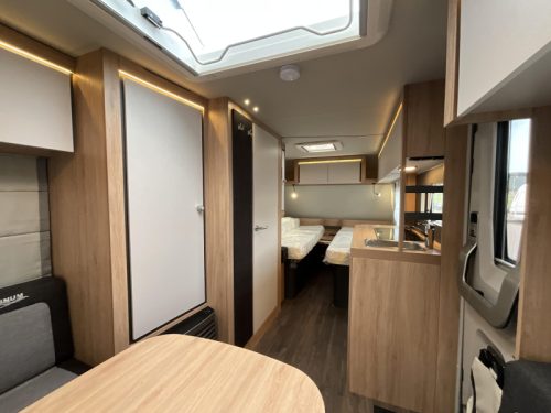 Knaus Sport Platinum 500 EU ENKELE BEDDEN-VLOERVERW Foto: 6