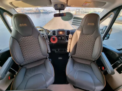 B&uuml;rstner Lyseo Time T Skyline 690 G Edition  foto: 16