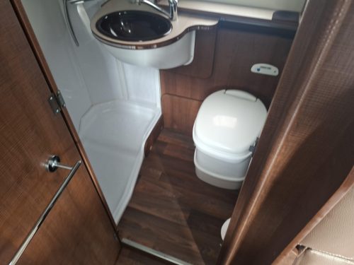 Forster A699 HB ger&auml;umiges 6-Personen-Familien-Wohnmobil Foto: 17