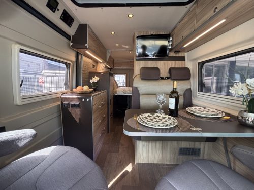 Hymer GRAND CANYON TRANSVERSE BED+POP-TOP ROOF EURO6 TOW HITCH photo: 10