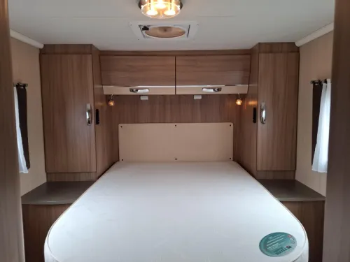 Pilote Adventure 736 T 130PS Queensbed Hubdach Foto: 6