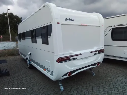 Hobby De Luxe 495 WFB with separate shower and toilet photo: 1