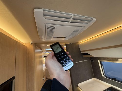 Hymer B ML I 880 Air conditioning, dish, automatic photo: 22