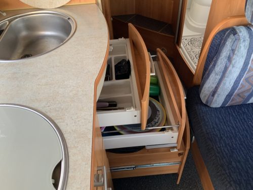 Hymer B 614 2.8 JTD 146 HP Integral, Transverse &ndash; bed & Pull-down bed, Garage etc., Year 2005 Camper centrum on the road photo: 10