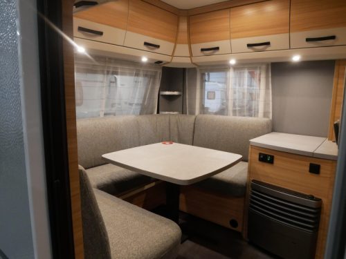 Dethleffs Summer Edition 530 DR U-shaped dinette + Queensbed photo: 4