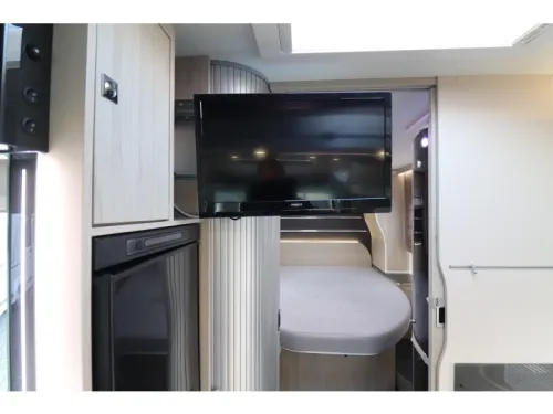 Chausson Titanium 738 XLB QUEENSBED + POP-TOP ROOF photo: 16