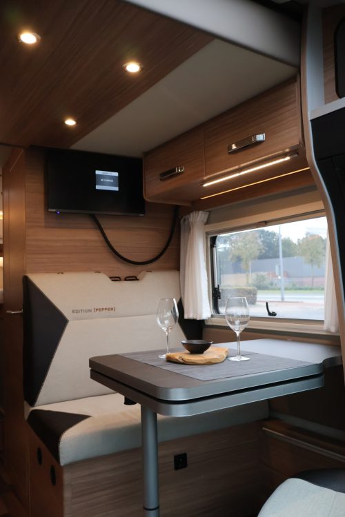 Weinsberg CaraCompact Suite MB 640 MEG Edition Pepper Foto: 10