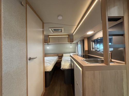 Knaus Sport 460 EU Einzelbetten / Dinette Foto: 8