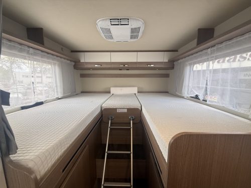 Hymer carado T 447 automatique lits jumeaux auvent climatisation de toit panneau solaire antenne parabolique &eacute;lectrique TV cam&eacute;ra porte-v&eacute;los grand garage r&eacute;frig&eacute;rateur XXL photo: 17