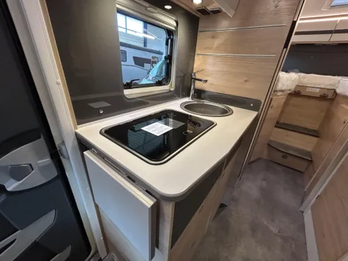 Dethleffs Globebus I 6 Compact Integrated Motorhome photo: 11