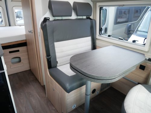 Sunlight Cliff 600 XV, 6 Meter Buscamper, Transverse bed photo: 9