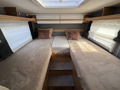 Dethleffs Just 90 T 7052 EINZELBETTEN+HUBBETT SONNENPANEL Foto: 2