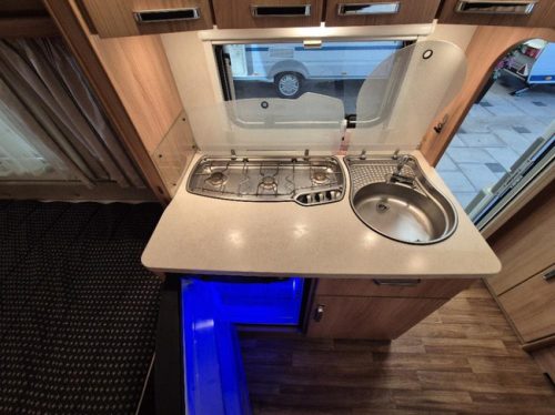 Wilk Vida 420 FD mover, awning, top condition photo: 9