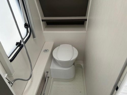 Dethleffs C'Go 475 FR Mover & awning photo: 10