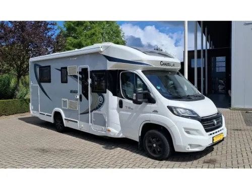 Chausson Titanium 718 XLB Queensbed / Solarmodul /