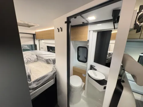 Adria Twin 640 SGX 60 years / Toit relevable autom. photo : 14