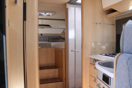 Hymer B MC I 680 &eacute;quip&eacute; d'un puissant Mercedes 9 G Tronic 170 ch AUTOMATIQUE lits jumeaux + lit pavillon (56  photo : 44