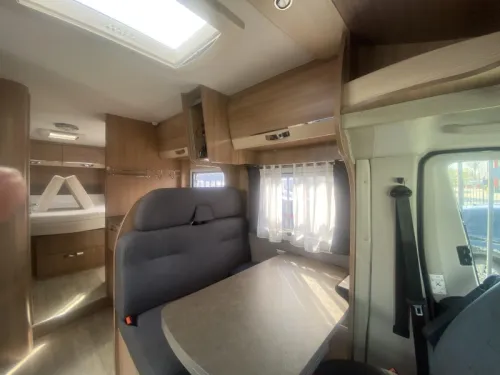 Pilote Aventura P 730 with queen bed AND LUXURY photo: 19