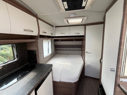Knaus 450 Fu Sport Franz&ouml;sisches Bett, Rangierhilfe, Klimaanlage, Neuzustand! Foto: 10