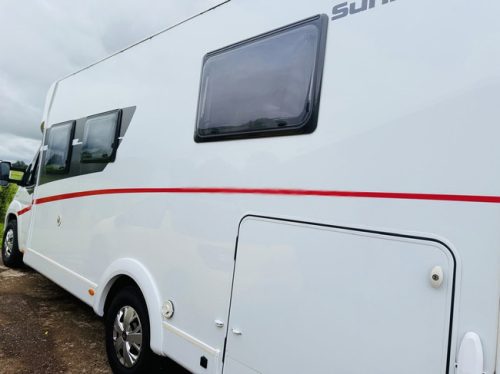 Sunlight T69L Queensbed and pop-top roof in neat condition. photo: 19
