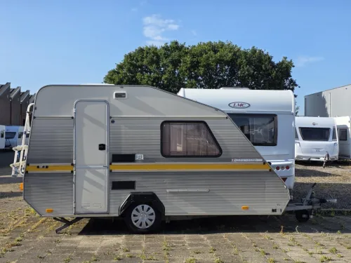 Kip Kompakt 420 EK Fixed toilet and awning! photo: 2