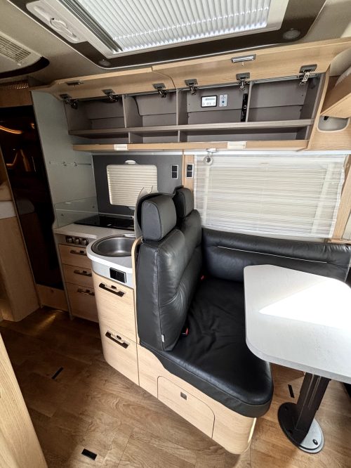 HYMER BMCI 600 White Line Full Options /Sistema de nivelaci&oacute;n foto: 24