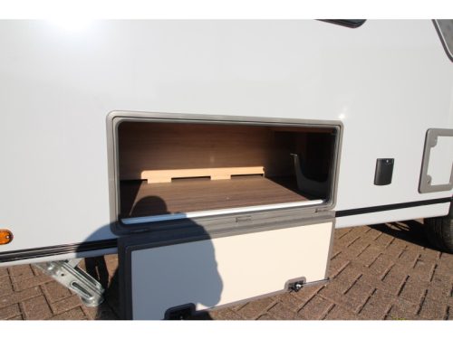 Knaus Sudwind Black Selection 540 UE Panoramic roof window + Single bed photo: 19