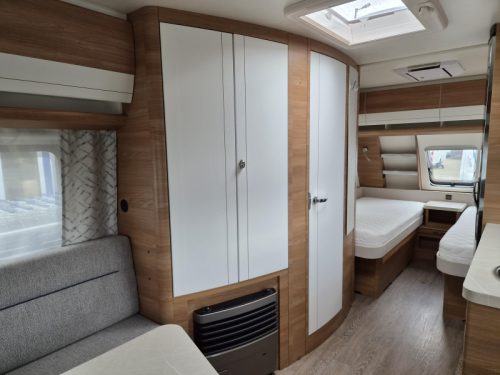 Hobby De Luxe 495 UL Einzelbetten-Mover-Airco Foto: 11
