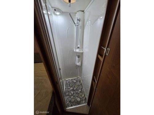 RAPIDO 690F 2010 131pk &acirc;Airco, Solar, Queensbed, Trekhaak&acirc; foto: 19