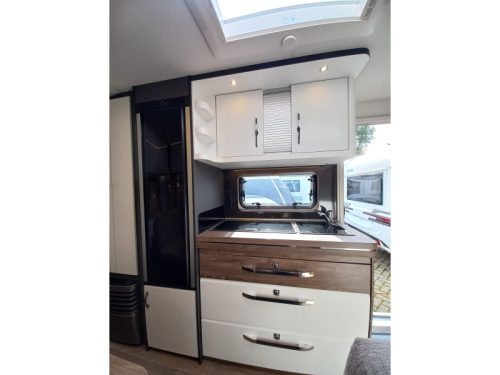 Hobby Excellent Edition 490 KMF 1800kg Foto: 7