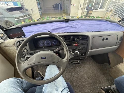 Hymer B574 &ndash; Ger&auml;umiger Vollintegriert-Wohnmobil mit Festbett UND ger&auml;umigem Hubbett Foto: 4