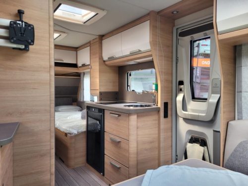 Knaus Sudwind Black Selection 460 EU Red Edition  photo: 5