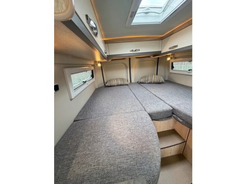 P&ouml;ssl Summit 640 180 PS AUTOMAAT / WECHSELRICHTER 1500W / Massenschalter / CARPLAY / TV Foto: 14
