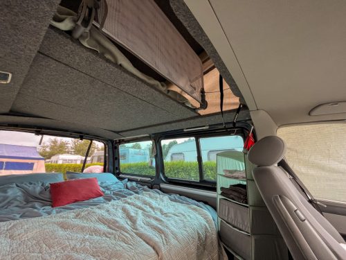 VOLKSWAGEN MULTIVAN photo: 18