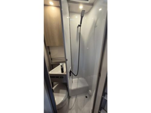 LMC Tracer A 690 Automatic Semi-integrated | Cruise control | Awning | Reversing camera | Shower |Toilet |4 Berths | photo: 6