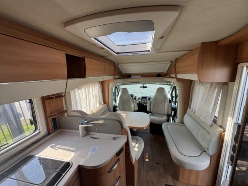 Hymer T 704 SL single beds levelling system photo: 16