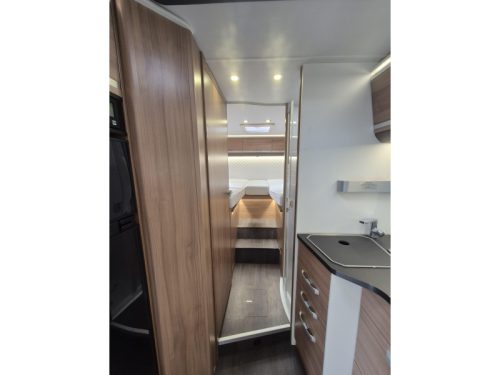 Adria Matrix M 670 SL 160 hp Single beds photo: 17