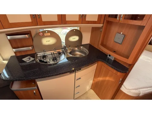 Hobby Prestige 495 UFE French bed round seating toilet photo: 4