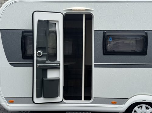 Hobby De Luxe 495 UL with single beds **Mover/Bike rack/Bag awning/Outdoor gas/2nd service hatch/1st owner/Very neat caravan** photo: 20