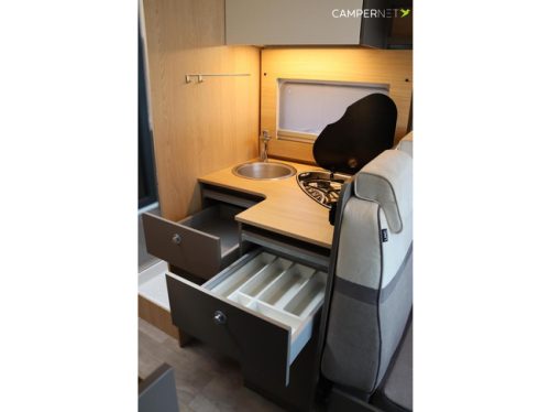 LMC Tourer Lift 730 165HP | Single beds | Separate shower | Pop-top roof | Bike rack | Solar panel | Bearlock | Roof air conditioning | Awning | photo: 10