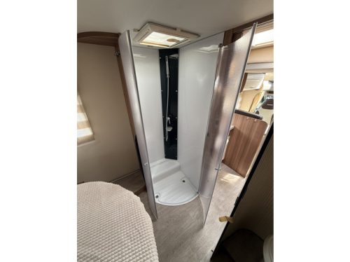 Chausson Flash 718 EB French bed+pop-top roof bicycle rack solar panel electric dish tv mosquito net remis plisse photo: 18