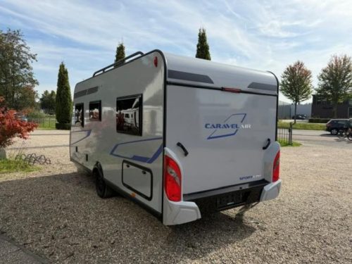 Caravelair Sport Line 455 French bed - Spacious dinette photo: 5