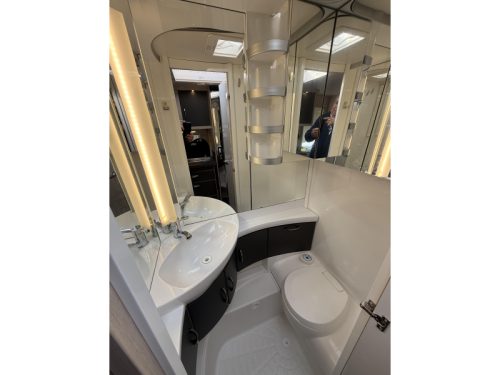 Hobby De Luxe Edition 495 UL 2 SINGLE BEDS MOVER AWNING TOP photo: 18