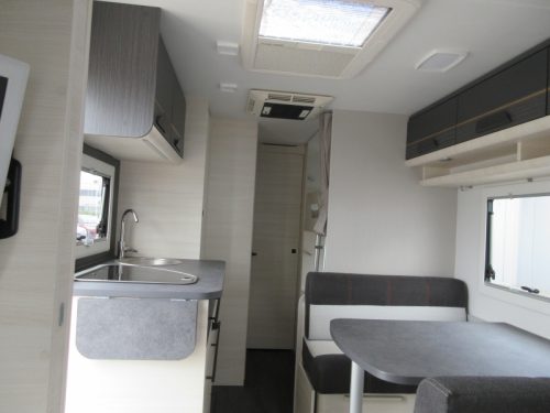 Caravelair Artica 496 MOVER AIRCO AWNING photo: 5